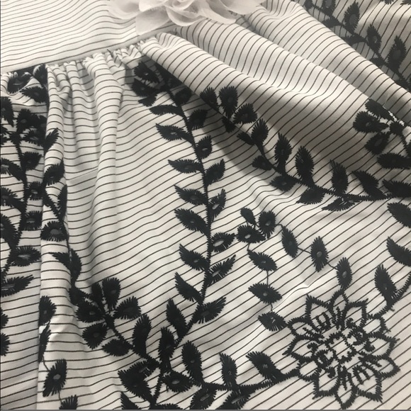 Ava and Yelly embroidered party dress - Picture 6 of 9